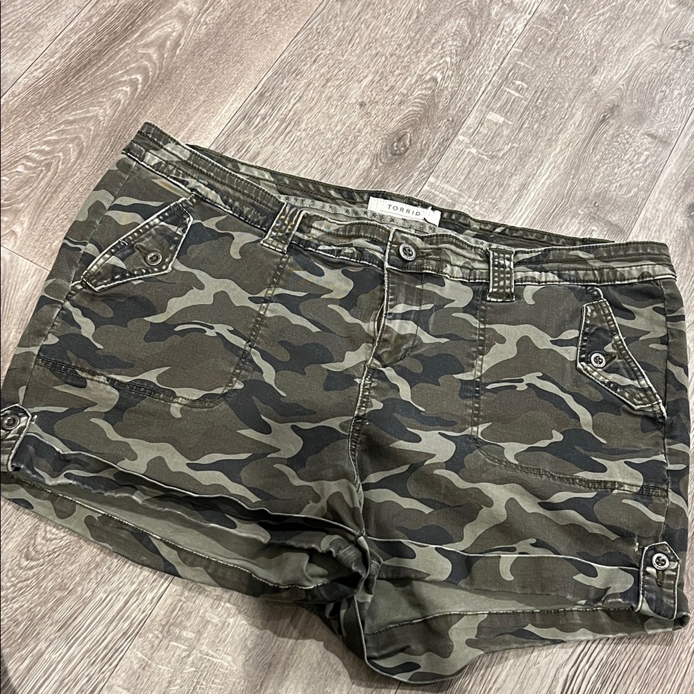 Torrid Women's Green Camo Cargo Shorts